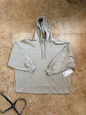 Women’s Athleta HEAVYWEIGHT
TERRY OVERSIZED Cropped Hoodie size medium